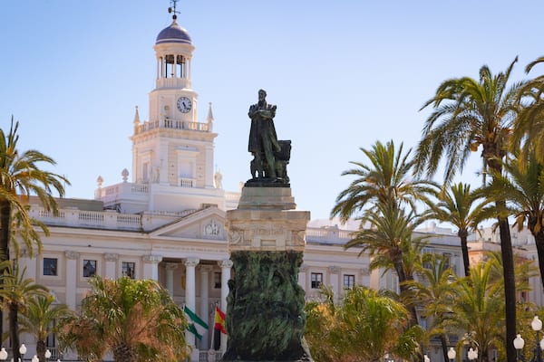 St Maarten and St Martin showing a statue or sculpture