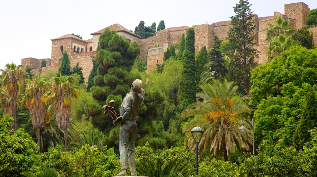Alcazaba mettant en vedette patrimoine architectural et statue ou sculpture