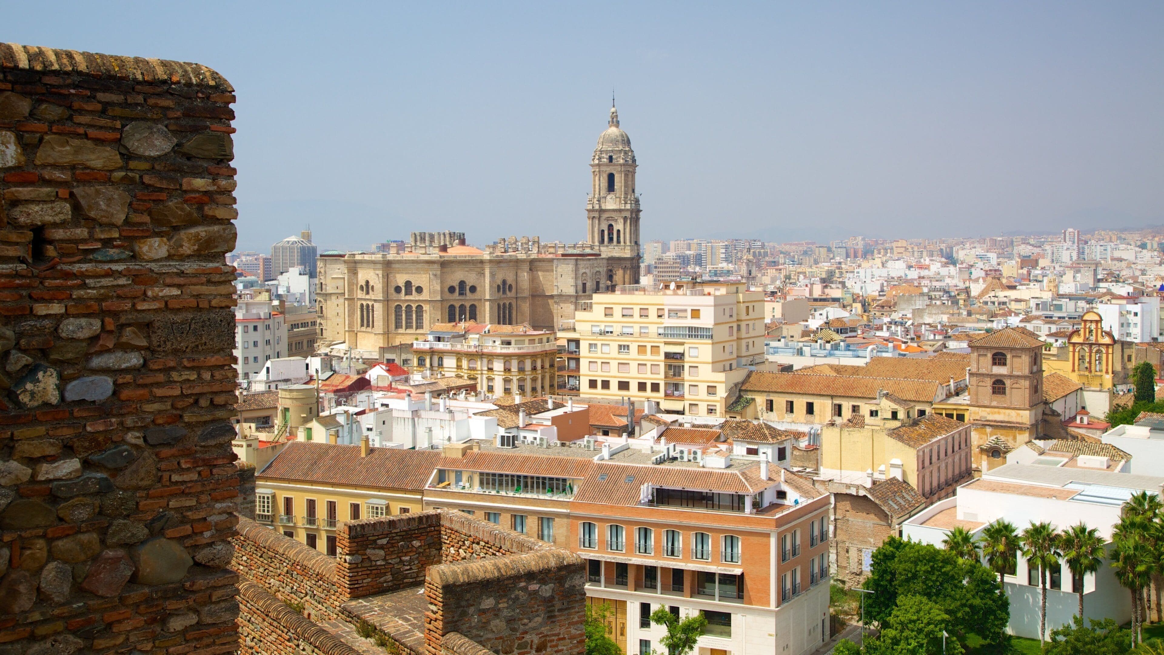 알카자바 이 포함 문화유산 건축, 교회 또는 성당 과 도시