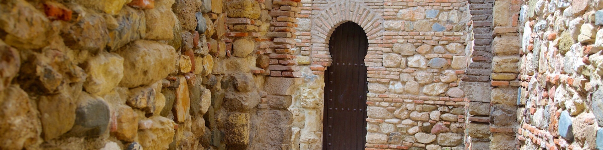 Alcazaba showing chateau or palace and heritage architecture