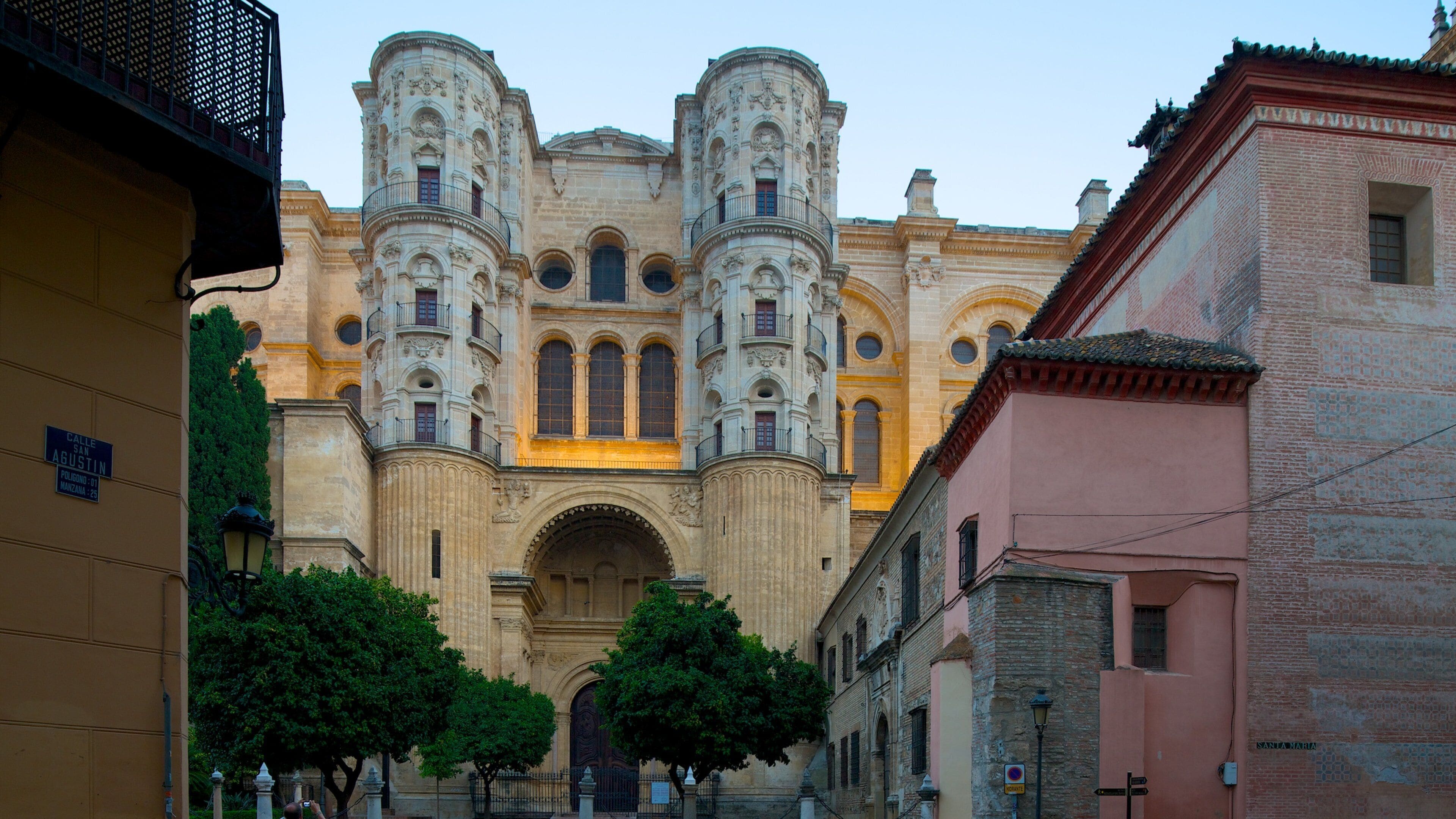 Kathedraal van Malaga inclusief een stad, een kerk of kathedraal en religieuze aspecten