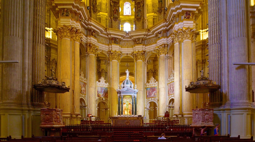 Cathédrale de Malaga mettant en vedette vues intérieures, aspects religieux et église ou cathédrale