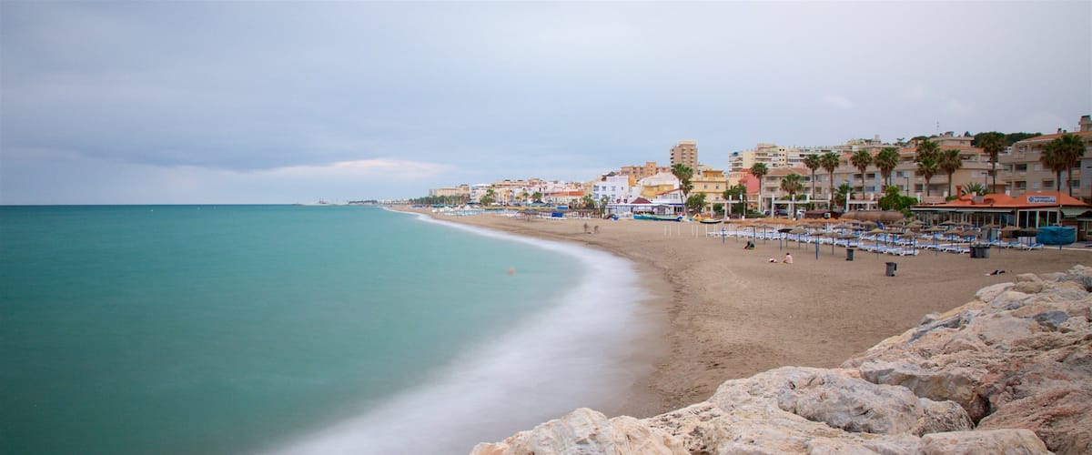 La Carihuela che include vista della costa e spiaggia