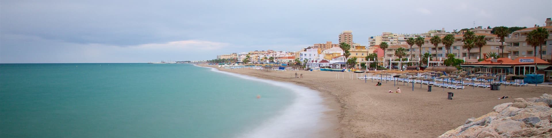 La Carihuela mit einem allgemeine Küstenansicht und Strand