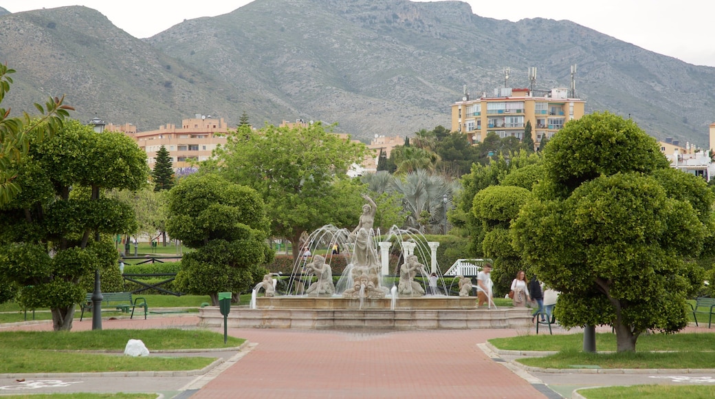 La Bateria Park featuring a fountain and a garden