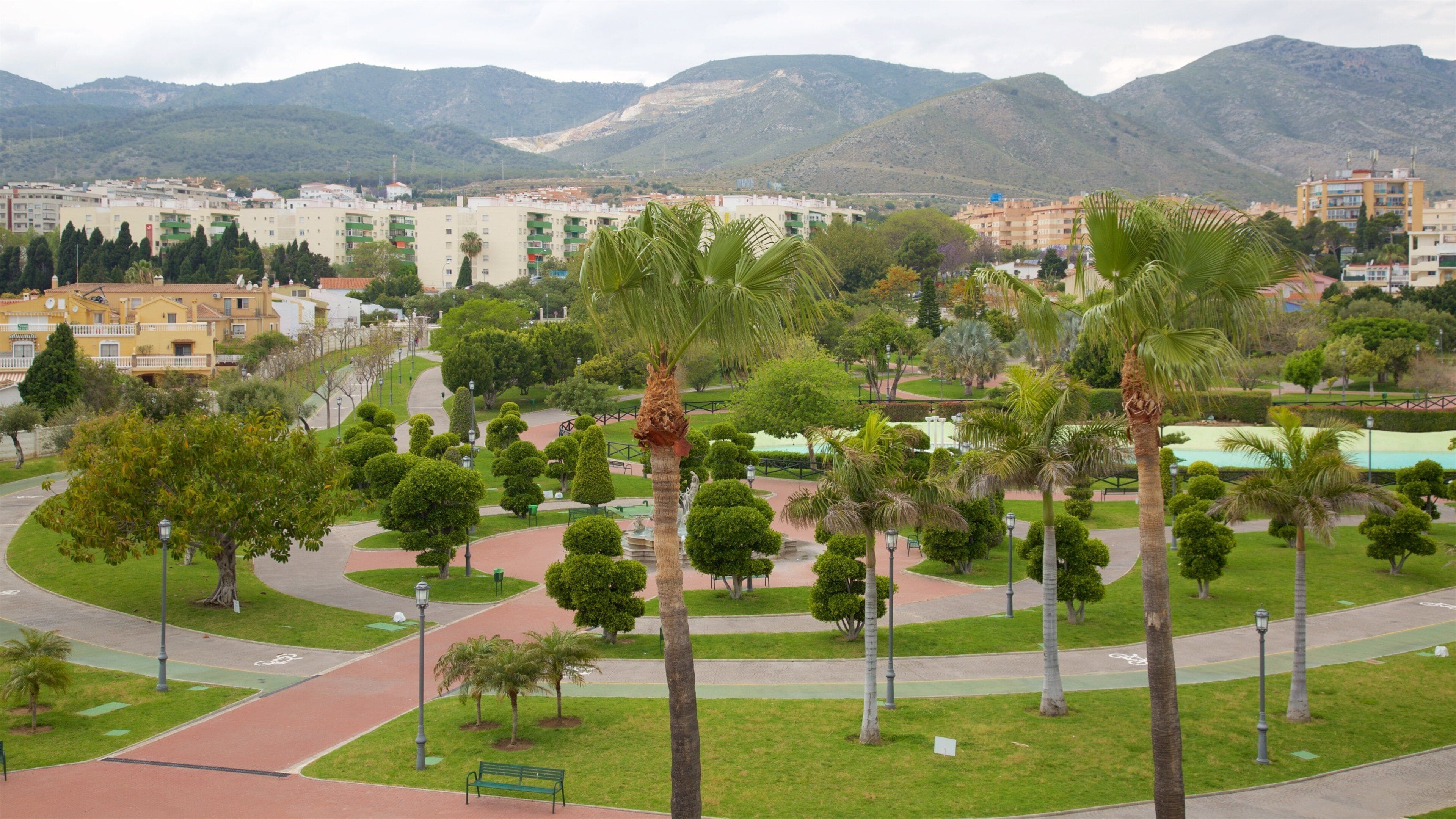 La Bateria Park which includes a garden
