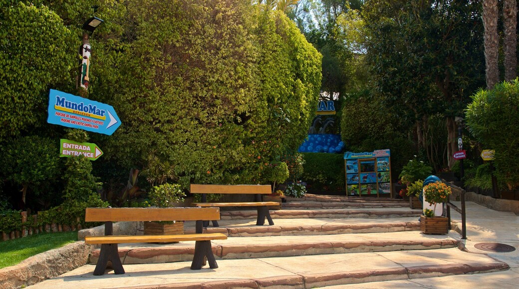 Mundomar showing a park
