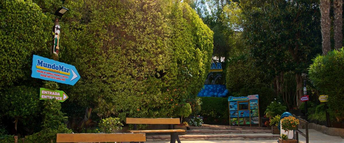Mundomar showing a park