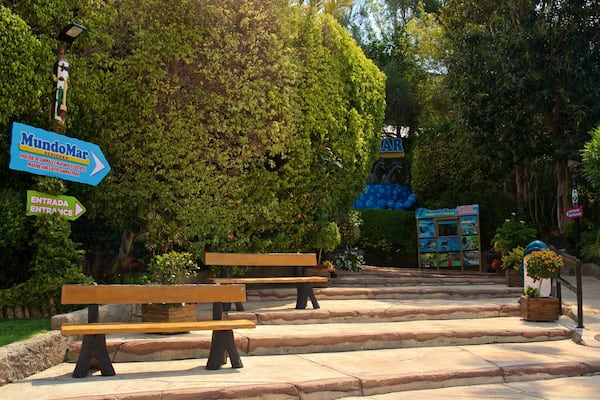 Mundomar showing a park
