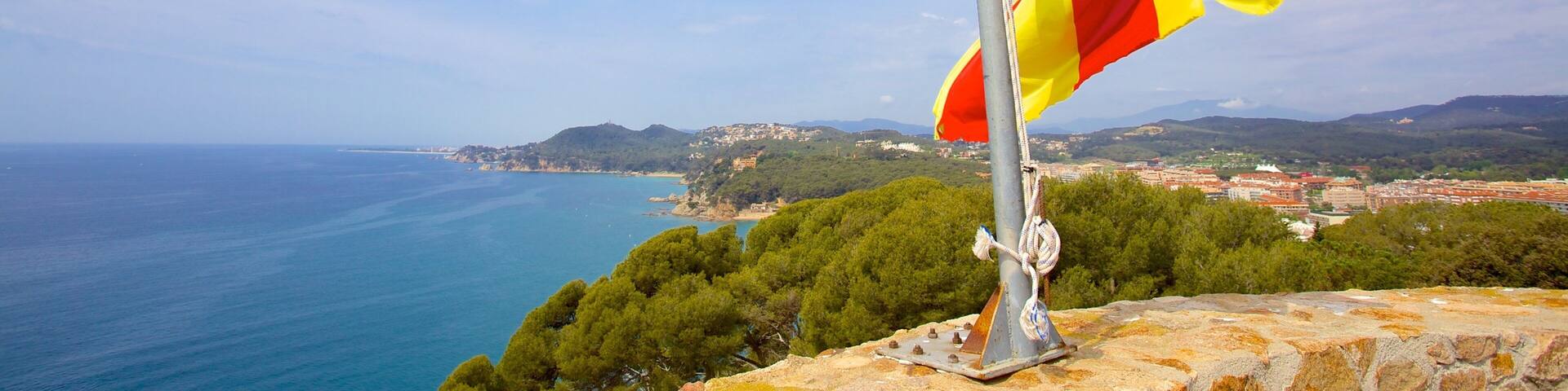 ChĂąteau de Sant Joan qui includes vues littorales