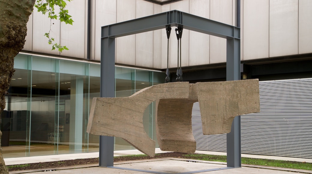 Bilbao Fine Arts Museum showing outdoor art