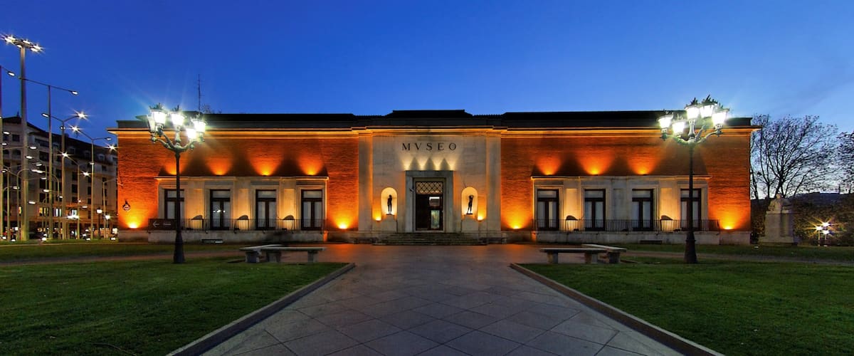 Musée des beaux-arts de Bilbao qui includes patrimoine architectural, scÚnes de nuit et jardin