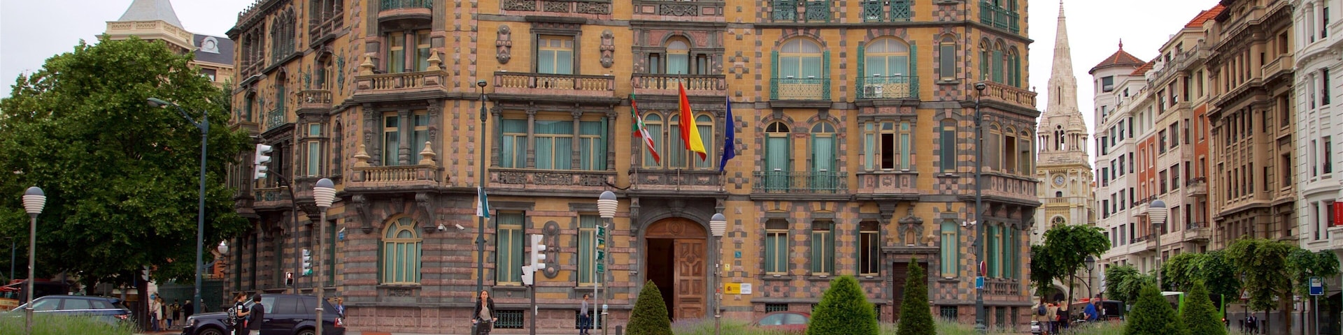 Plaza Moyua which includes heritage architecture, flowers and a garden