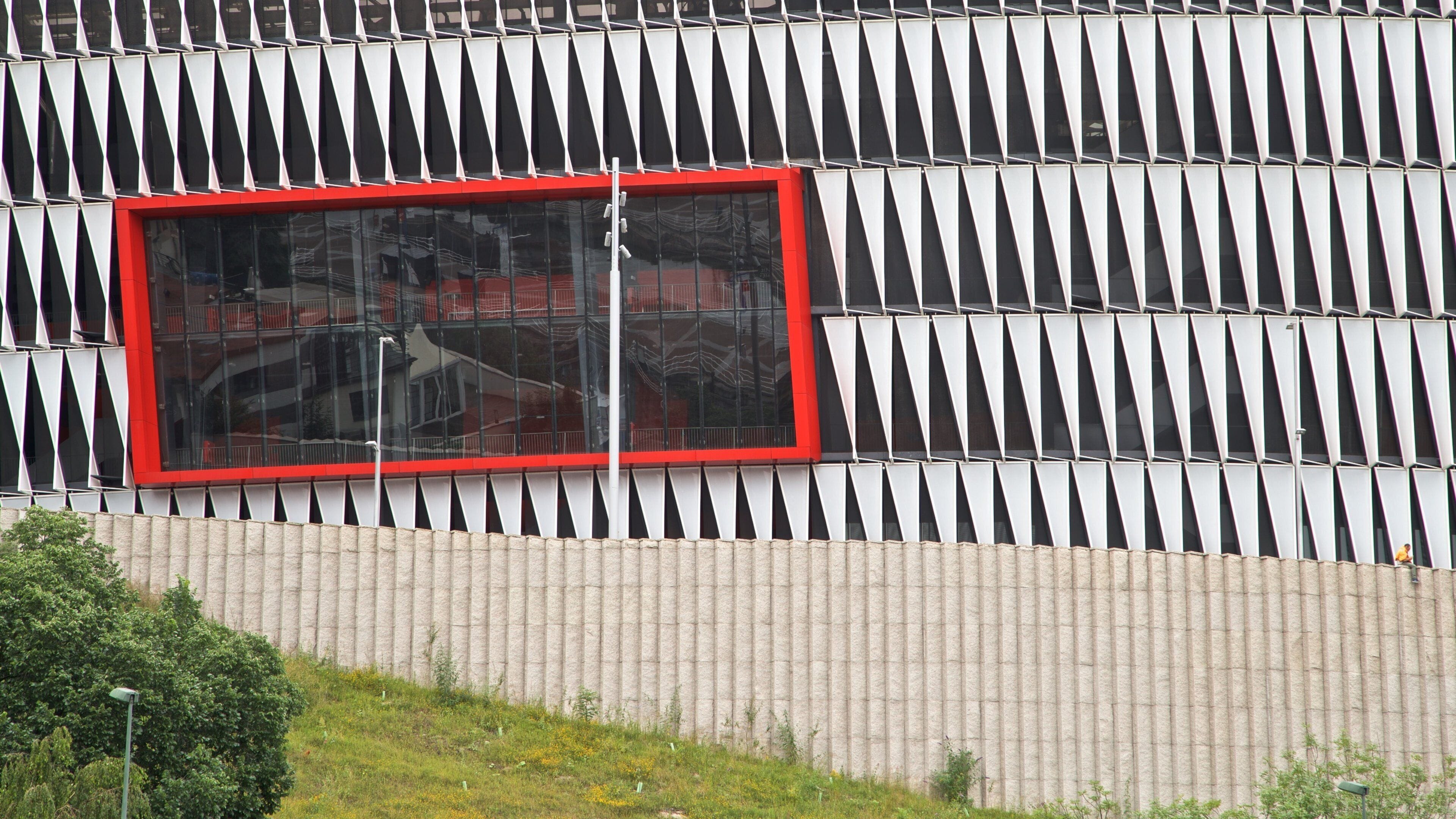 Estadio de San Mamés mostrando arquitectura moderna
