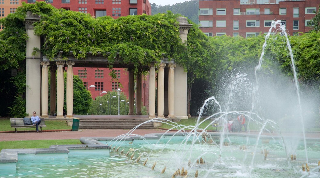 Dona Casilda Iturrizar Park which includes a city, a park and a fountain