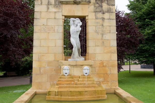 Parc Doña Casilda Iturrizar qui includes parc, statue ou sculpture et fontaine