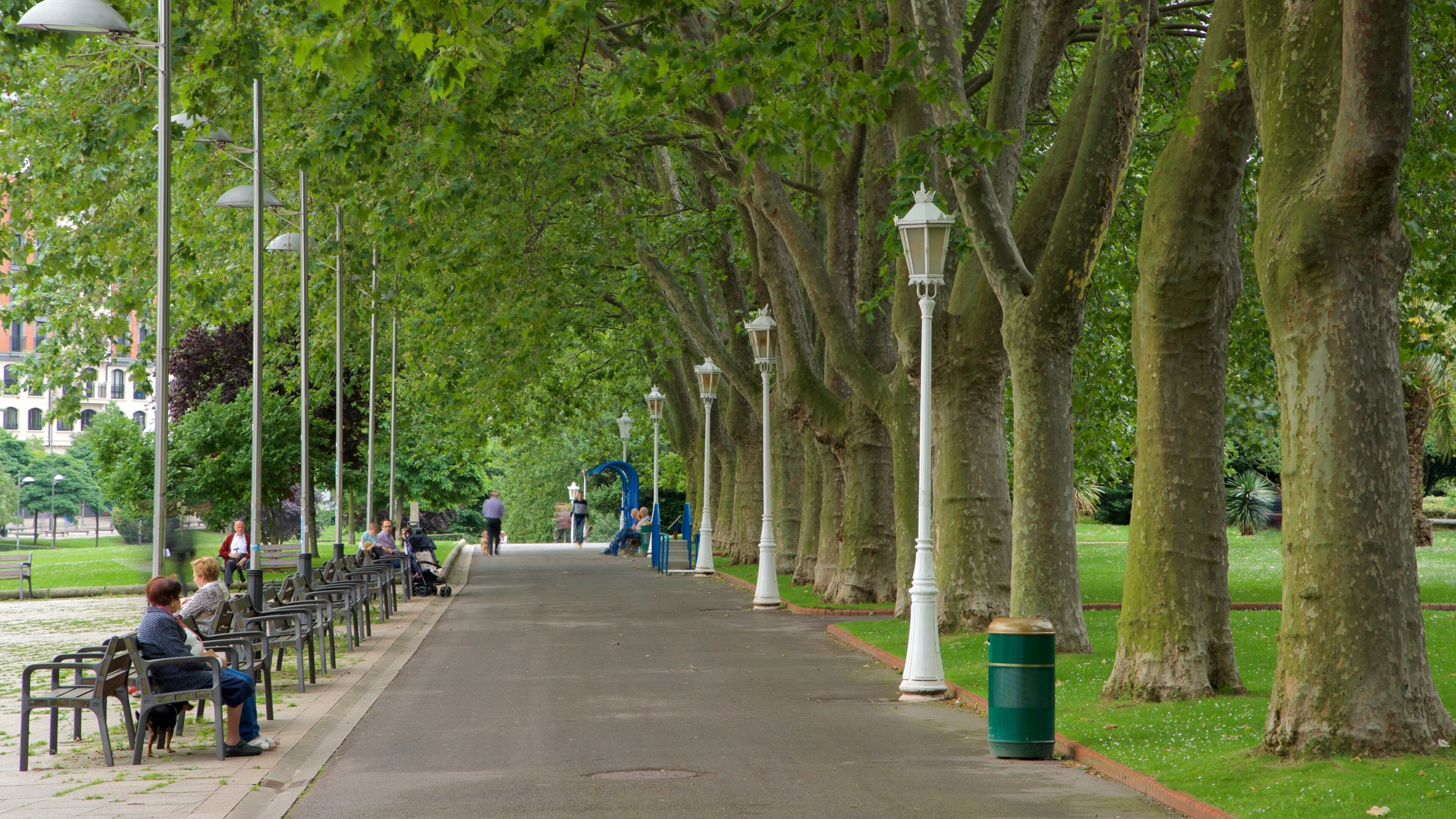 Dona Casilda Iturrizar Park showing a park as well as a small group of people