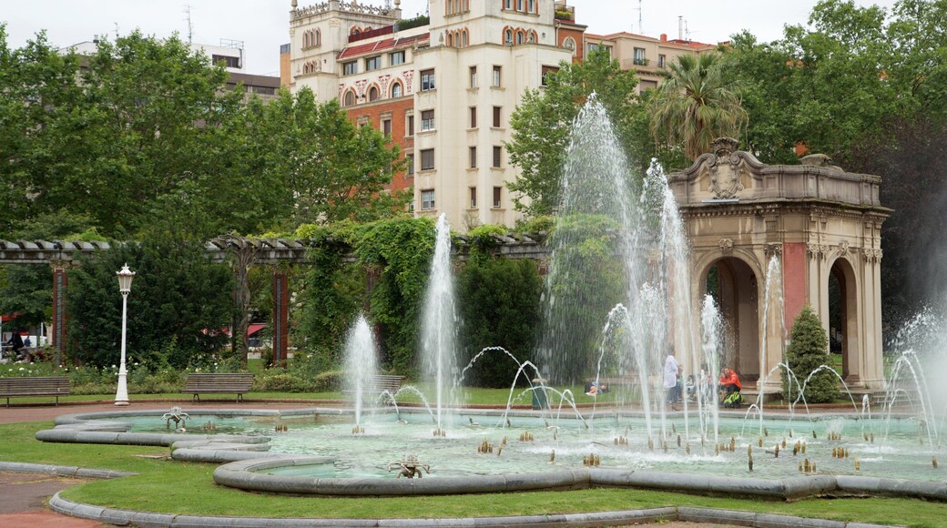 Dona Casilda Iturrizar Park which includes a garden, a fountain and heritage elements