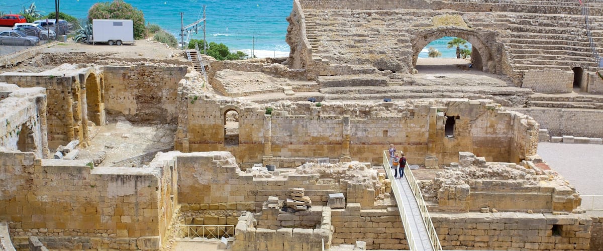 Tarragona Amphitheatre showing a ruin, heritage architecture and a coastal town