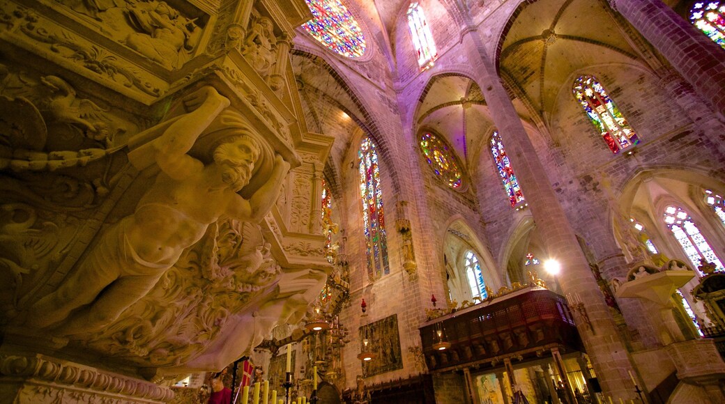 Nhà thờ Mallorca có tính năng nhà thờ, yếu tố tôn giáo và cảnh nội thất