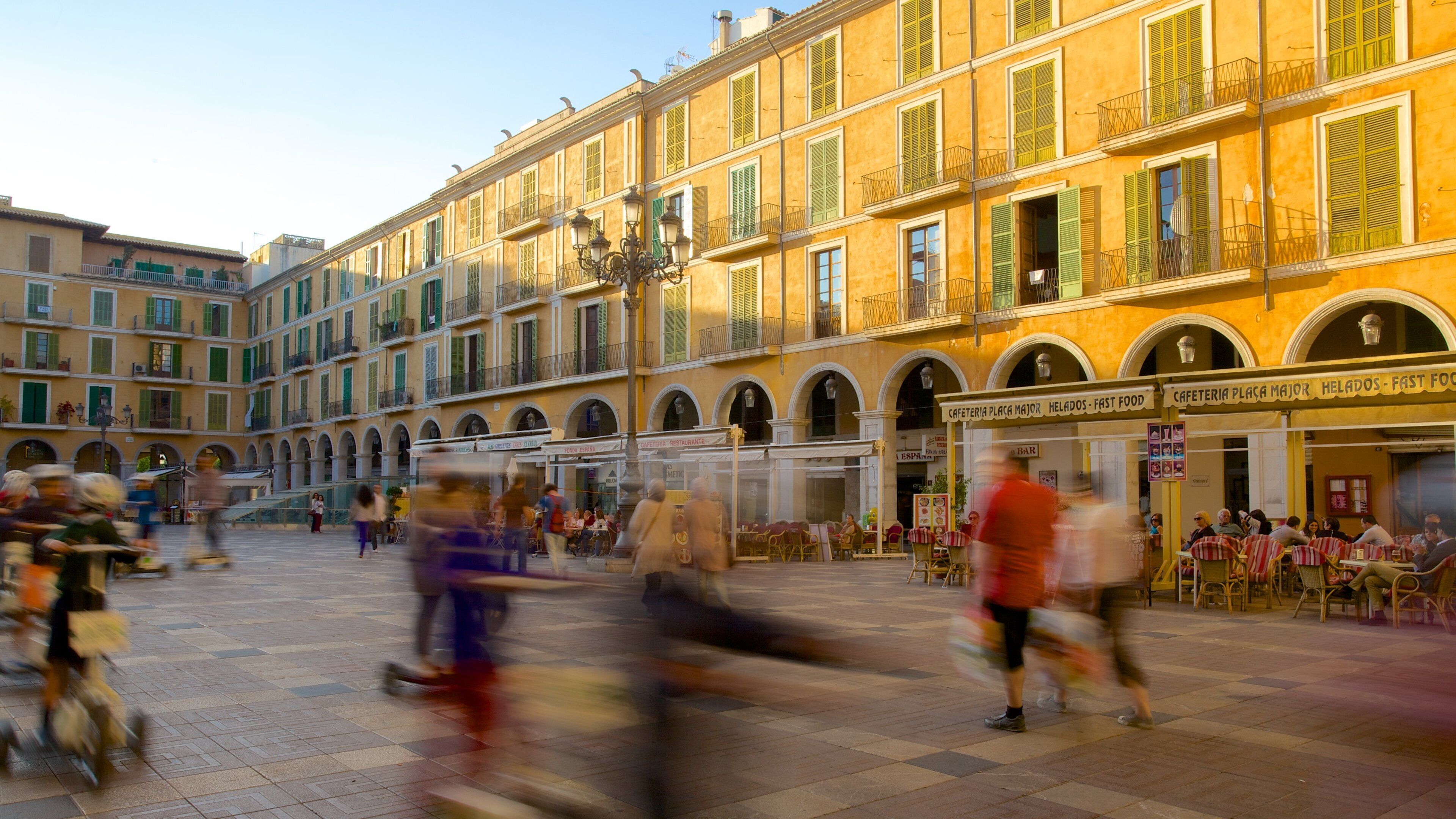 Plaza Mayor de Palma showing heritage architecture and a square or plaza