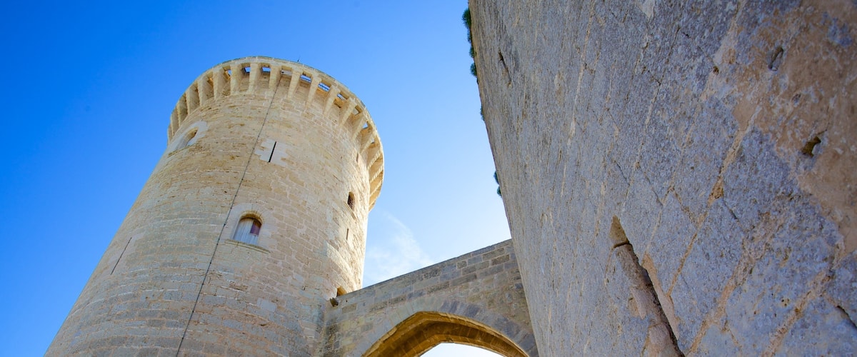 Château de Bellver montrant patrimoine architectural et château ou palais