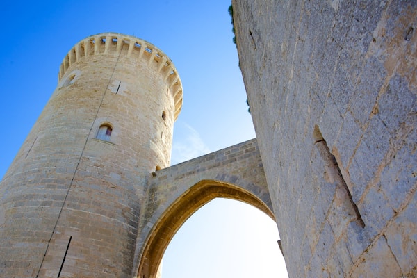 ChĂąteau de Bellver montrant patrimoine architectural et chĂąteau ou palais