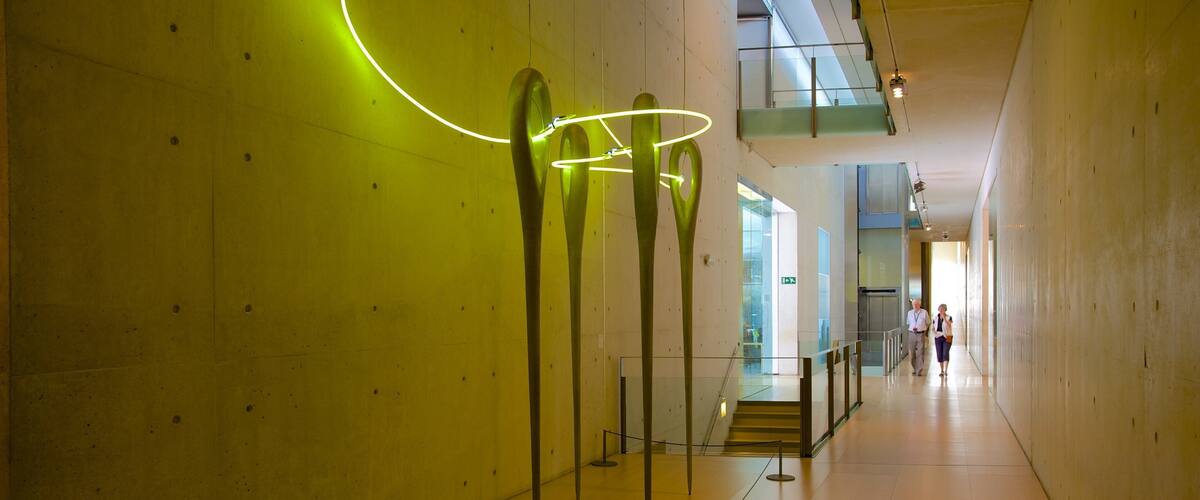 Es Baluard featuring art and interior views