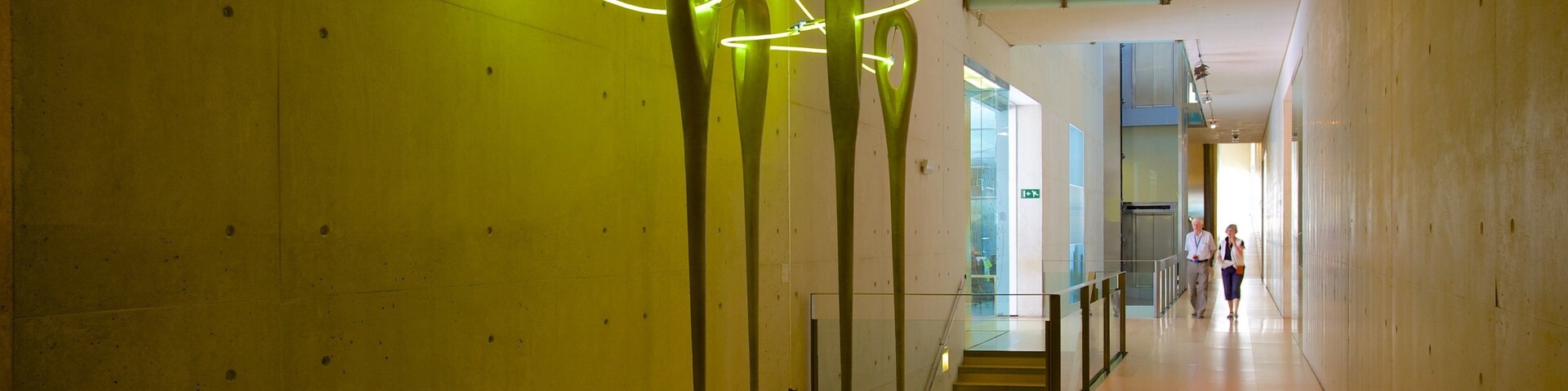 Es Baluard featuring art and interior views