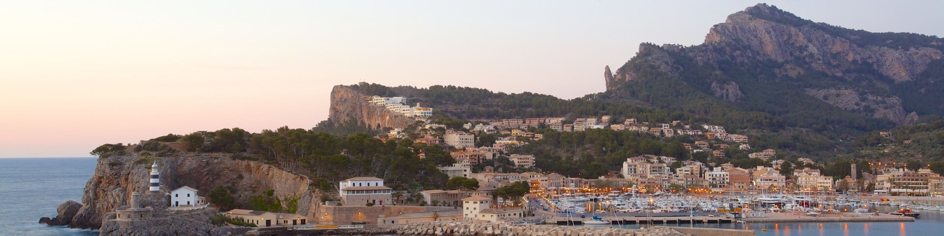 Port de Soller Lighthouse which includes general coastal views, a coastal town and a bay or harbor