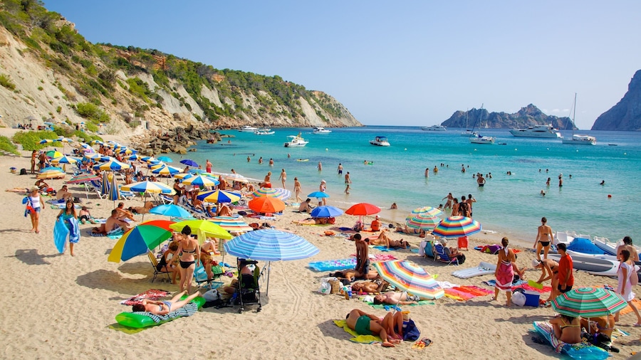 Cala d\'Hort Beach which includes boating, swimming and a sandy beach