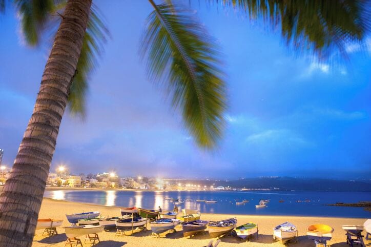 Canary Islands, Gran Canaria, Playa de las Canteras beach at dusk
