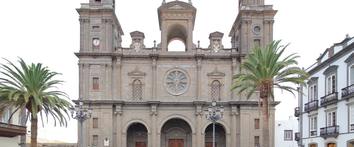 Cathedral of Santa Ana showing a church or cathedral, heritage architecture and religious elements
