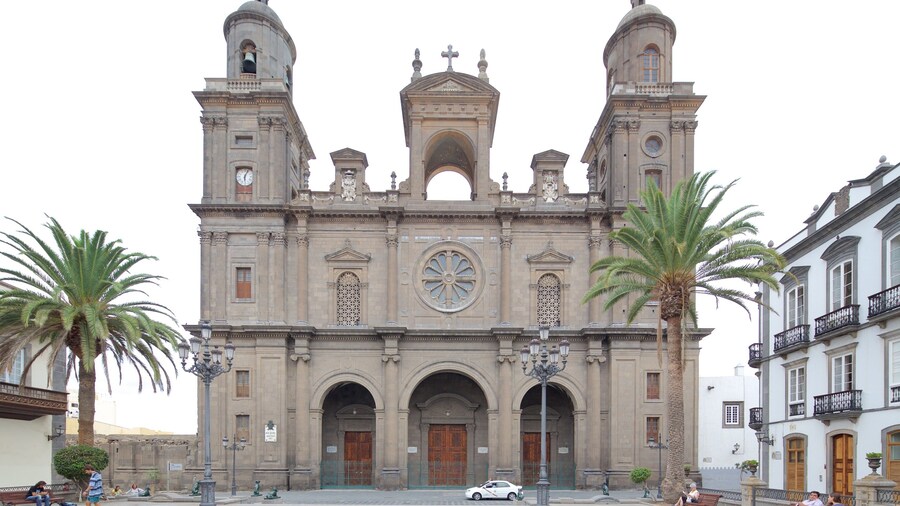 Cathedral of Santa Ana which includes a church or cathedral, religious aspects and heritage architecture