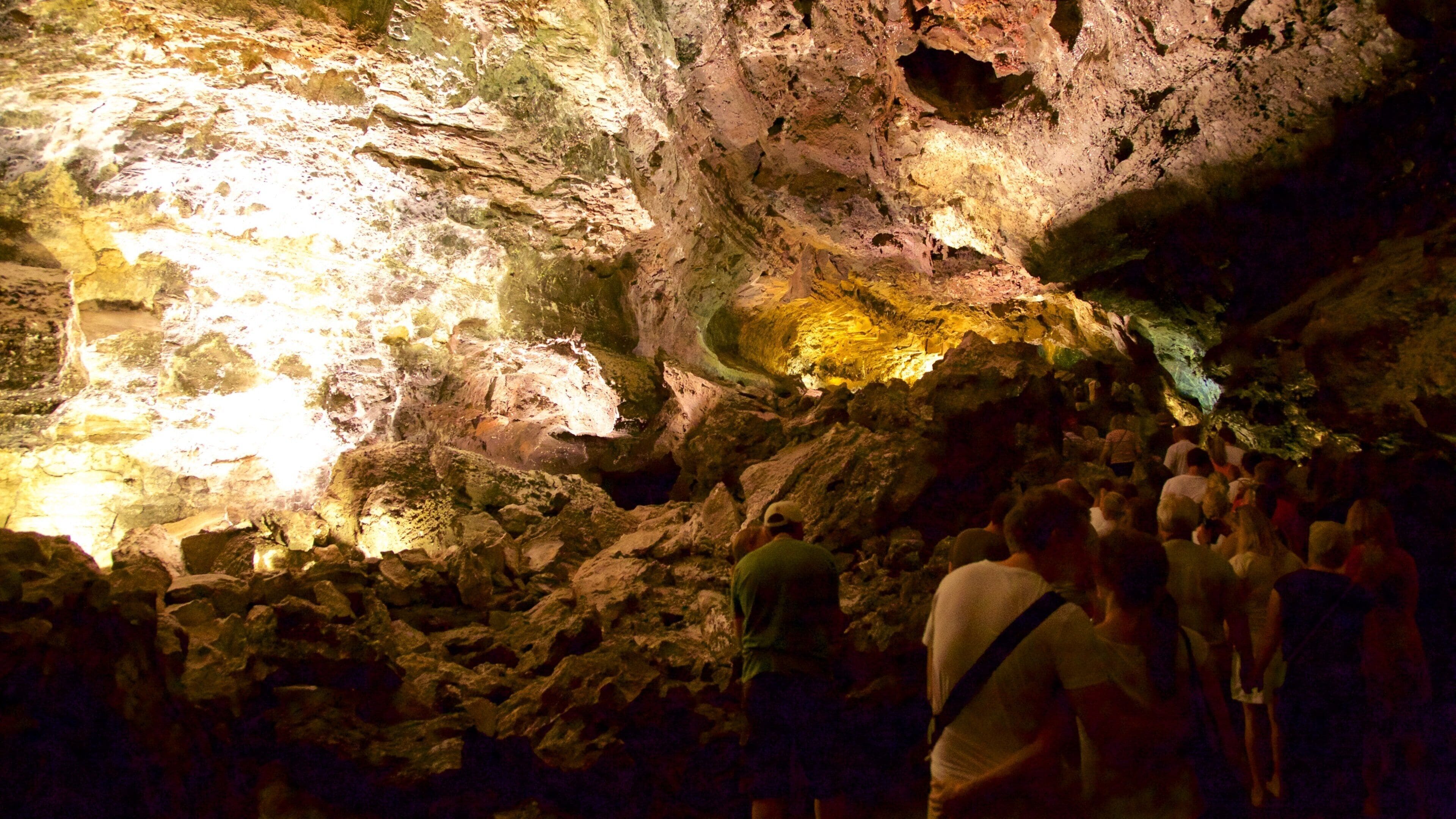 Cueva de los Verdes which includes caves