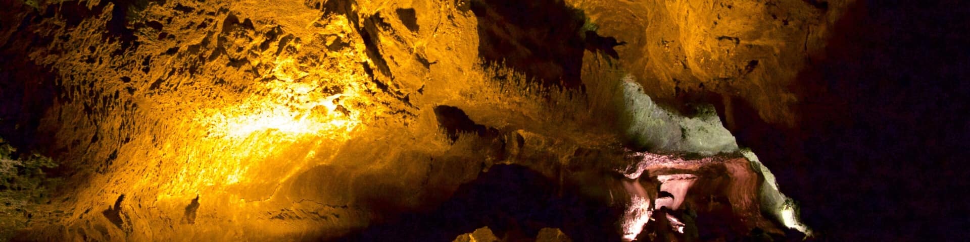 Cueva de los Verdes which includes caves