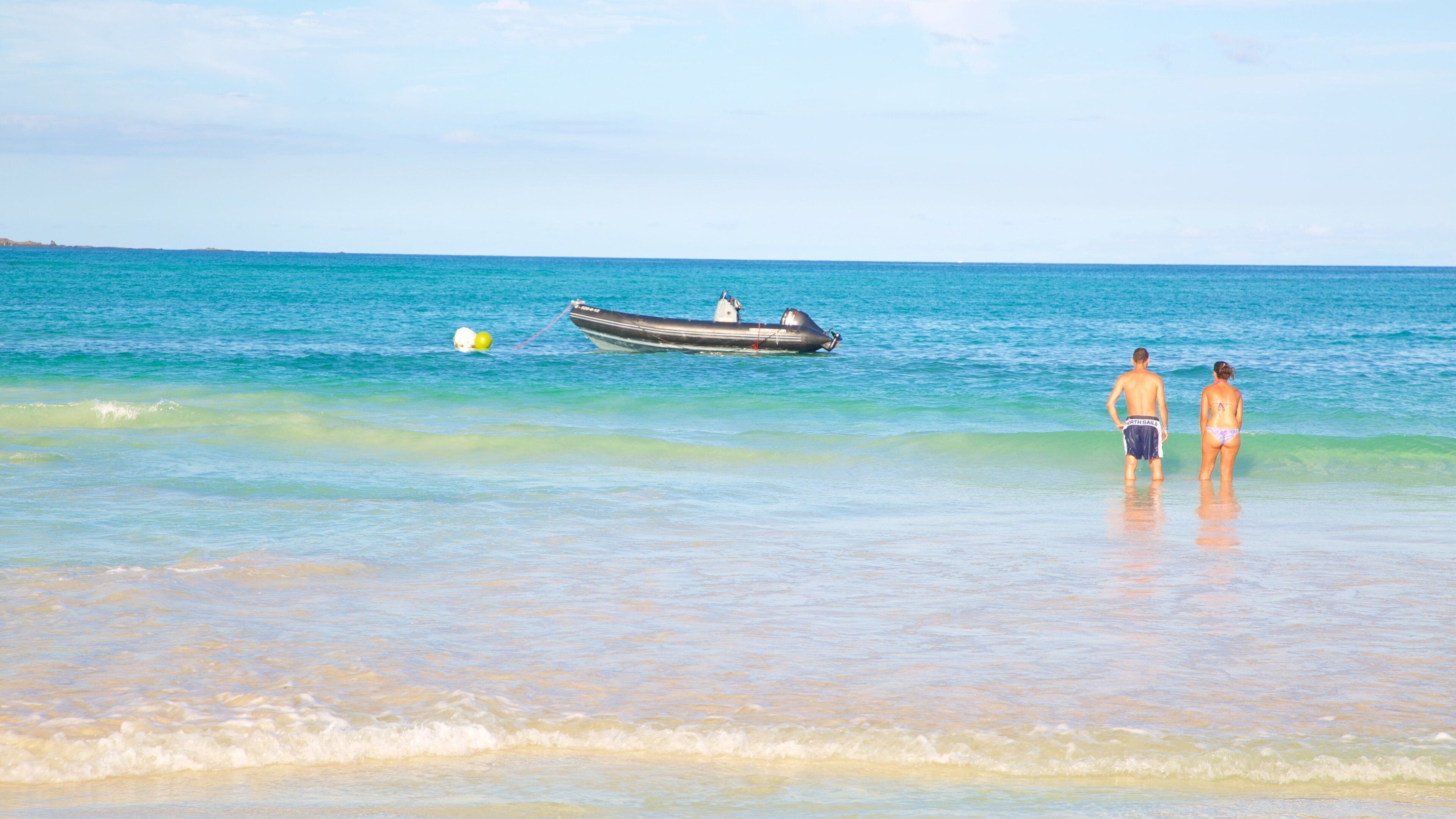 Corralejo strand som inkluderer kyst og sandstrand i tillegg til par