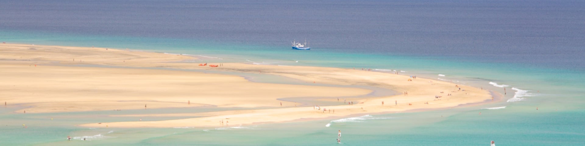 Playa de Sotavento de Jandía caracterizando uma praia e paisagens litorâneas