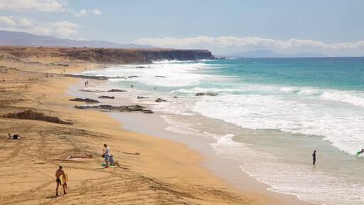 Cotillo 海灘 其中包括 崎嶇的海岸線, 海浪 和 綜覽海岸風景