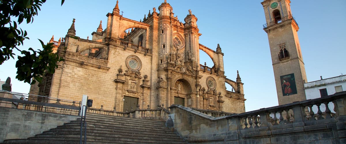 Kathedraal van Jerez bevat historisch erfgoed en een kerk of kathedraal