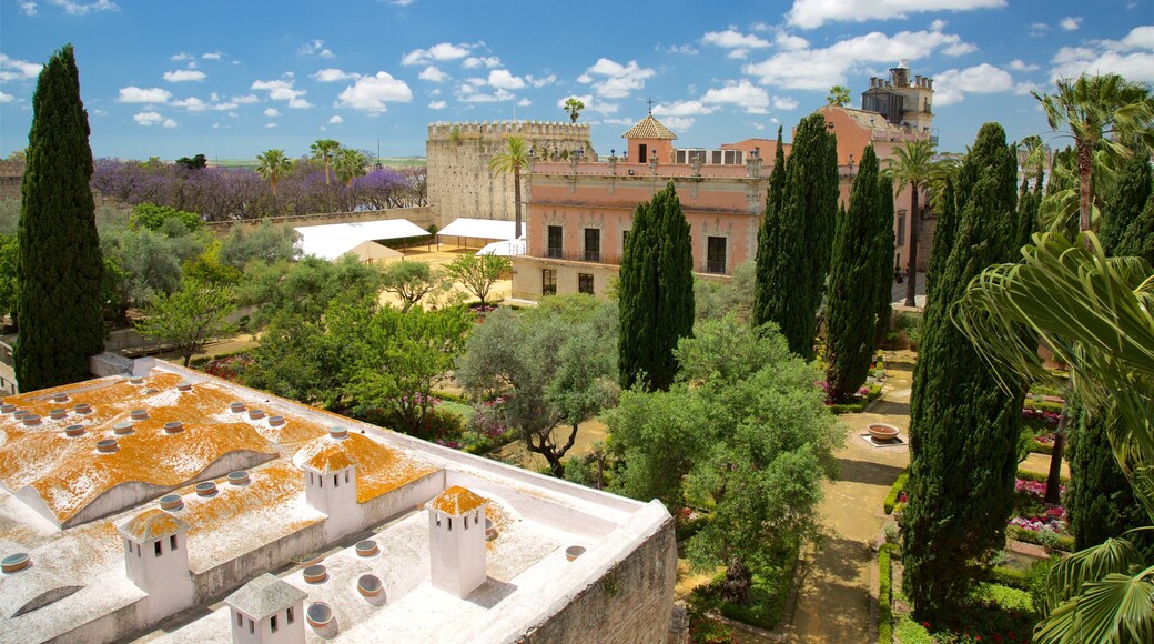 Alcazar Gardens featuring heritage elements and a park