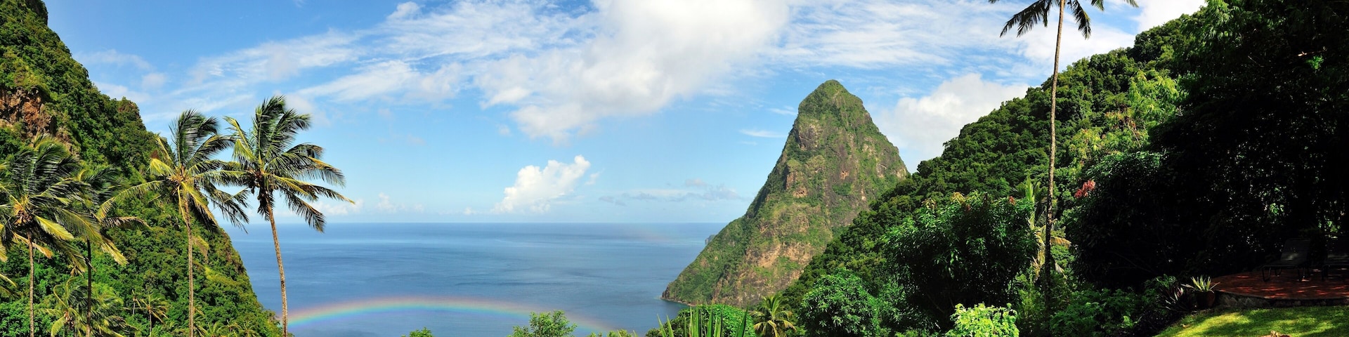 Rainbow forms by the Piton