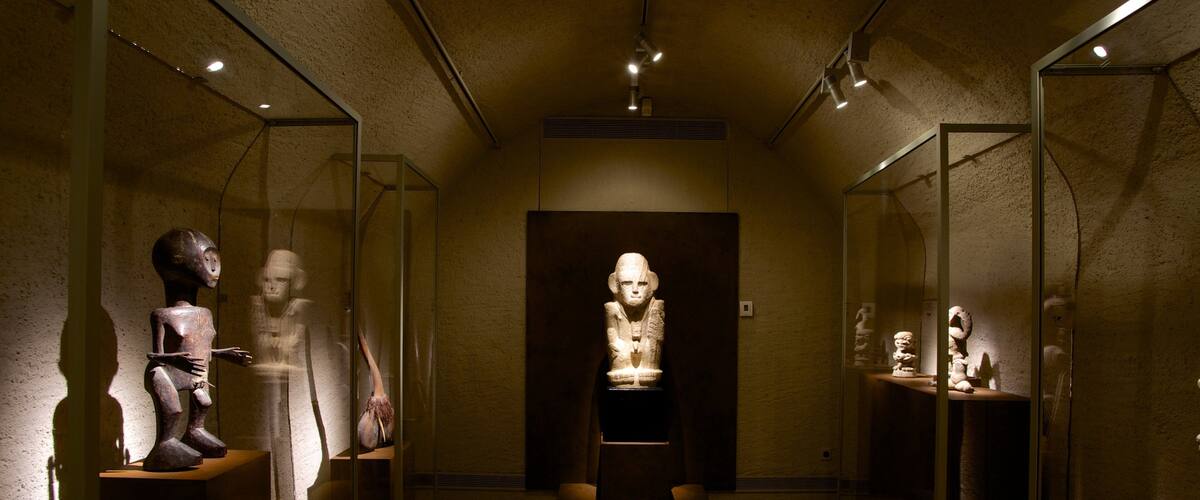 Barbier-Mueller Archeology Museum featuring a statue or sculpture and interior views