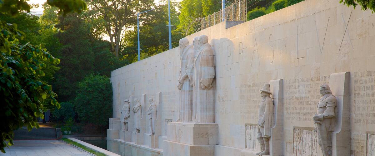 Monument international de la Réformation qui includes monument et statue ou sculpture