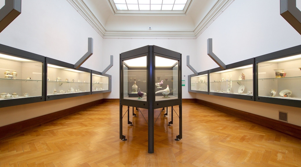 Ariana Ceramics and Glass Museum showing interior views