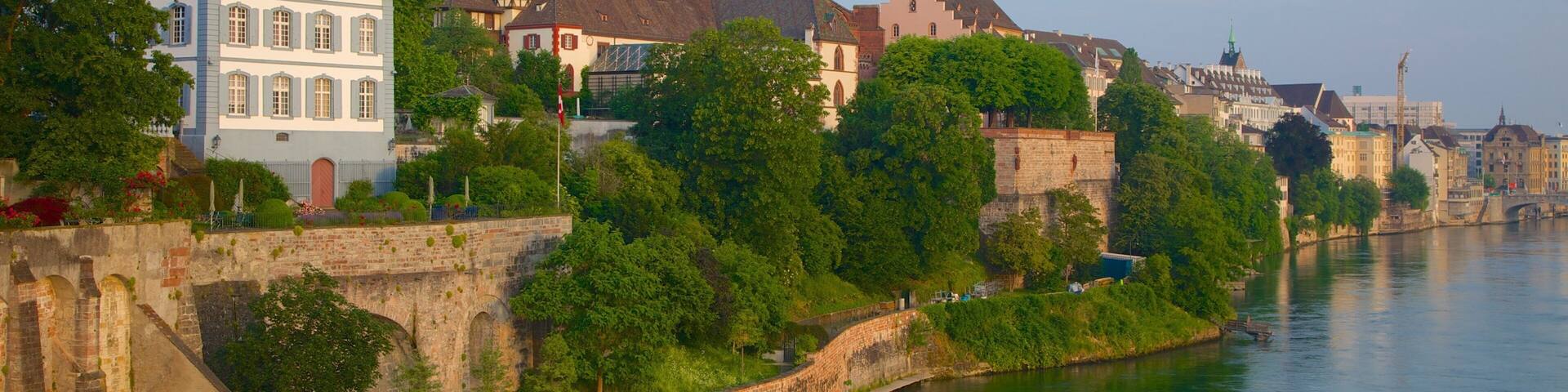 BĂąle montrant riviĂšre ou ruisseau et ville