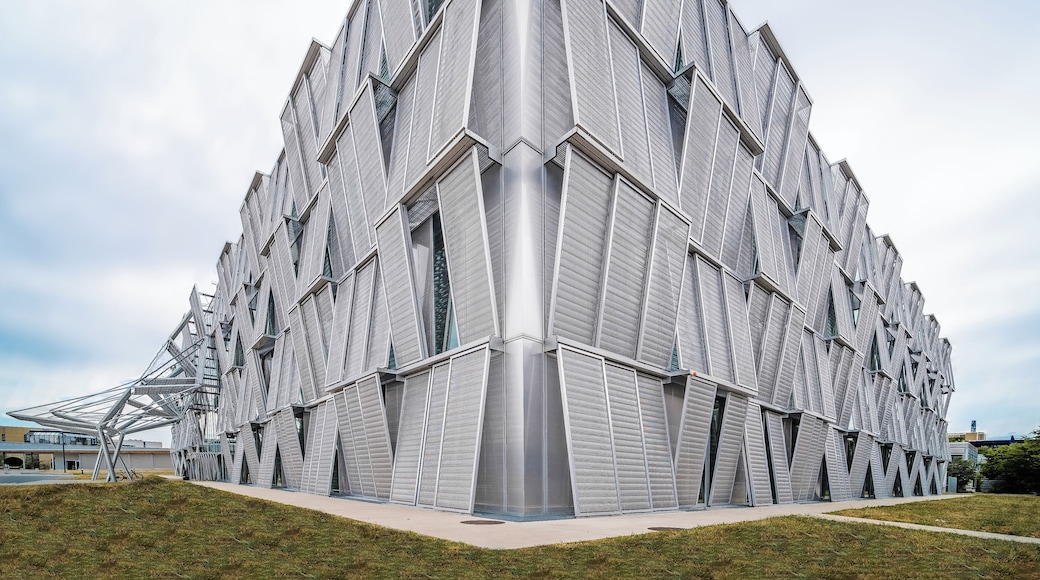 Mechanical Engineering building, EPFL, Lausanne
Design: Dominique Perrault, inaugurated in 2016
#trovember