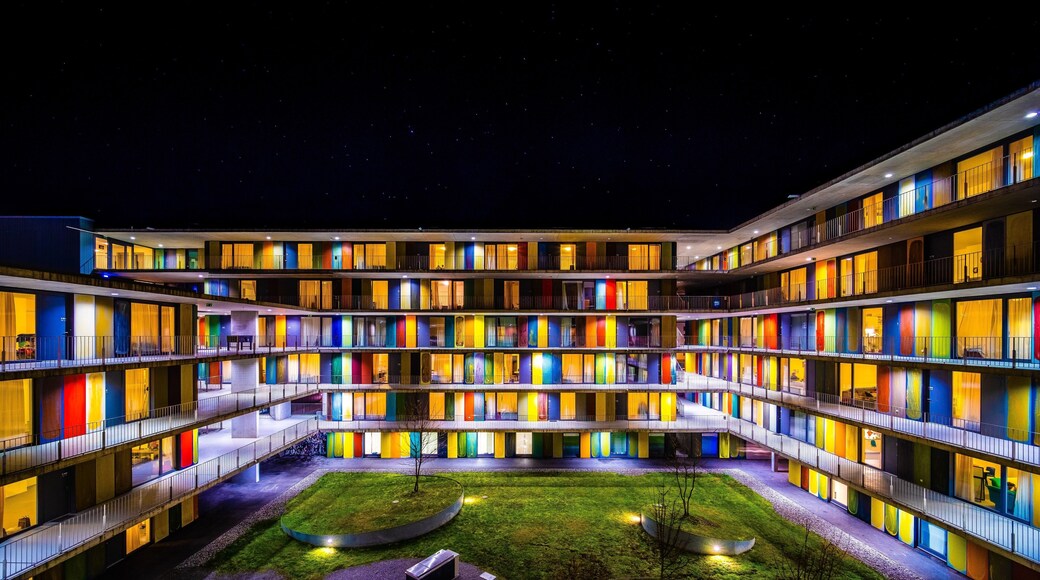 Student residences near the Swisstech Convention Center, Richter Dahl Rocha & Associés, 2013. The title of the colorful artwork by Catherine Bolle is « Le Chromoscope ou L’Experience Métis, en commun les couleurs ».
My tip: go there in the evening when the building really comes alive through all those colors