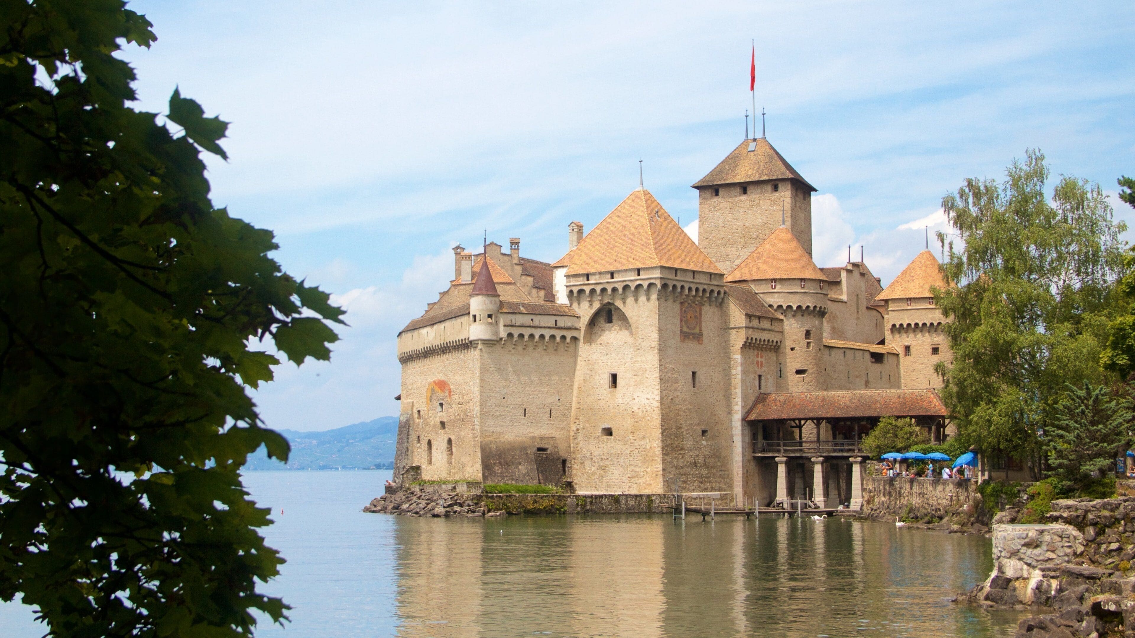Chateau de Chillon showing heritage architecture, a lake or waterhole and chateau or palace