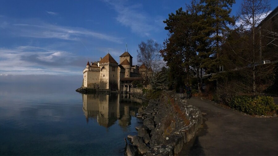 A morning visit to Chillon castle on Christmas Day. What a beauty !!